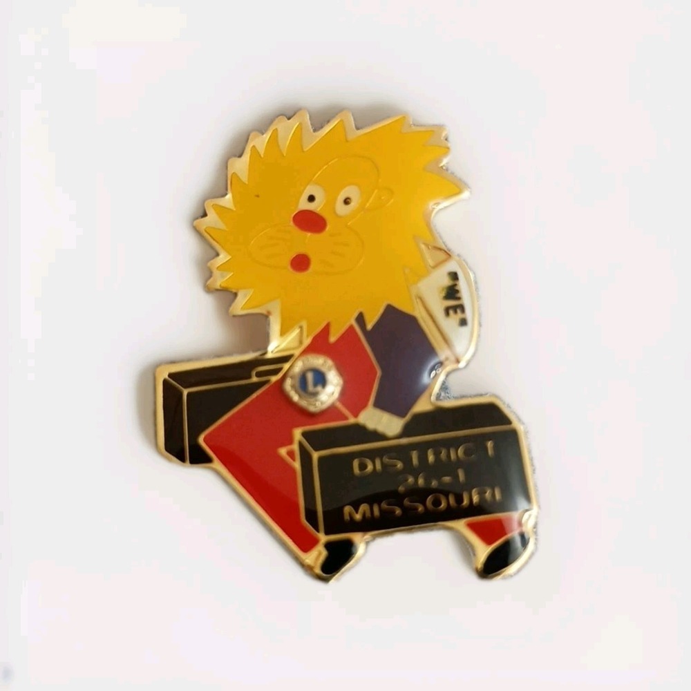 Rare Vintage Lions Club International Missouri District 26-1 Lapel Pin Pinback